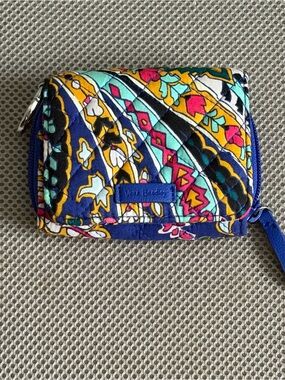 Vera Bradley Quilted Zip Card Wallet in Navy, Teal & Yellow Paisley